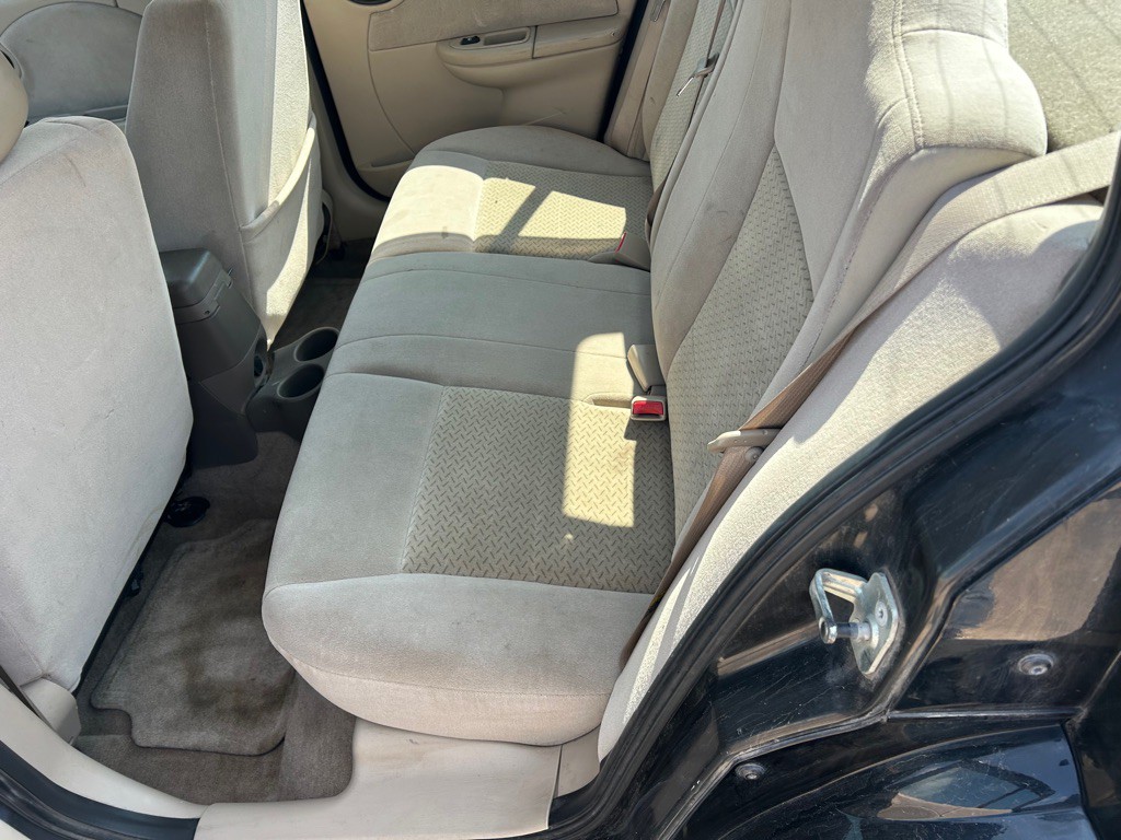 2006 Saturn ION Image 5