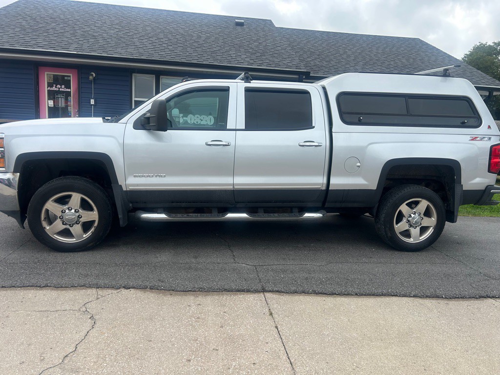 2015 Chevrolet Silverado 1500 Image 1