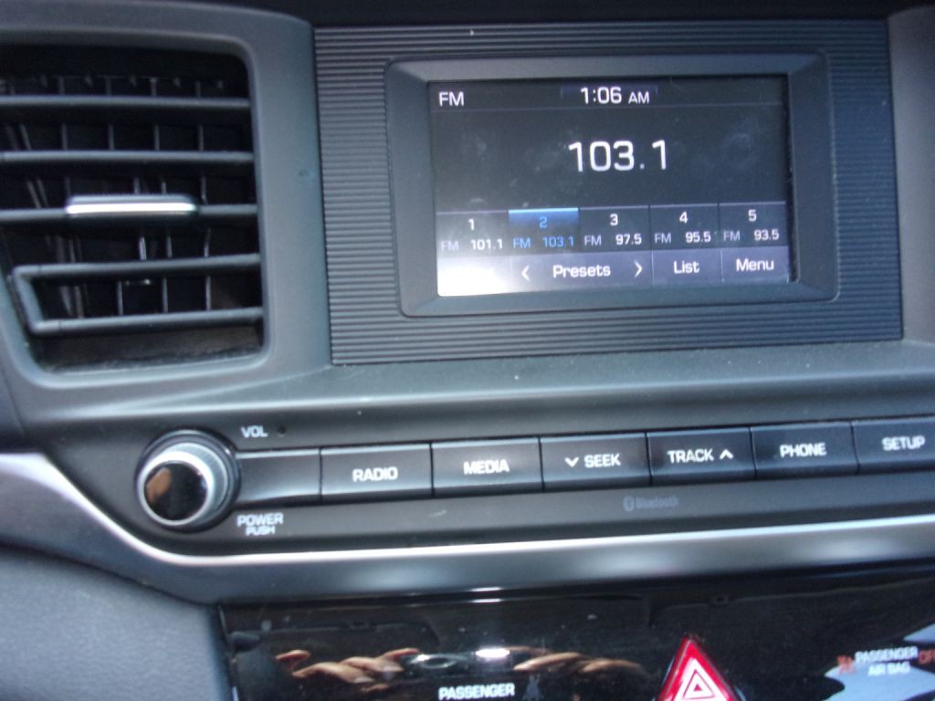 2019 Hyundai Elantra Image 11