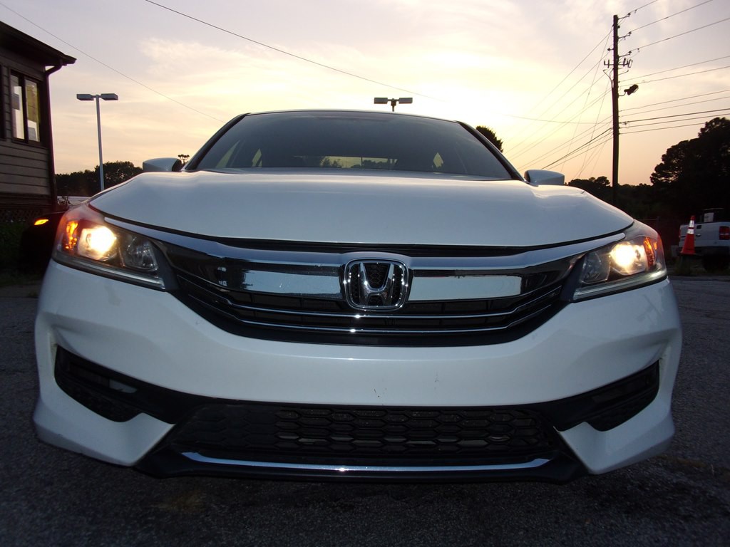 2017 Honda Accord Image 1
