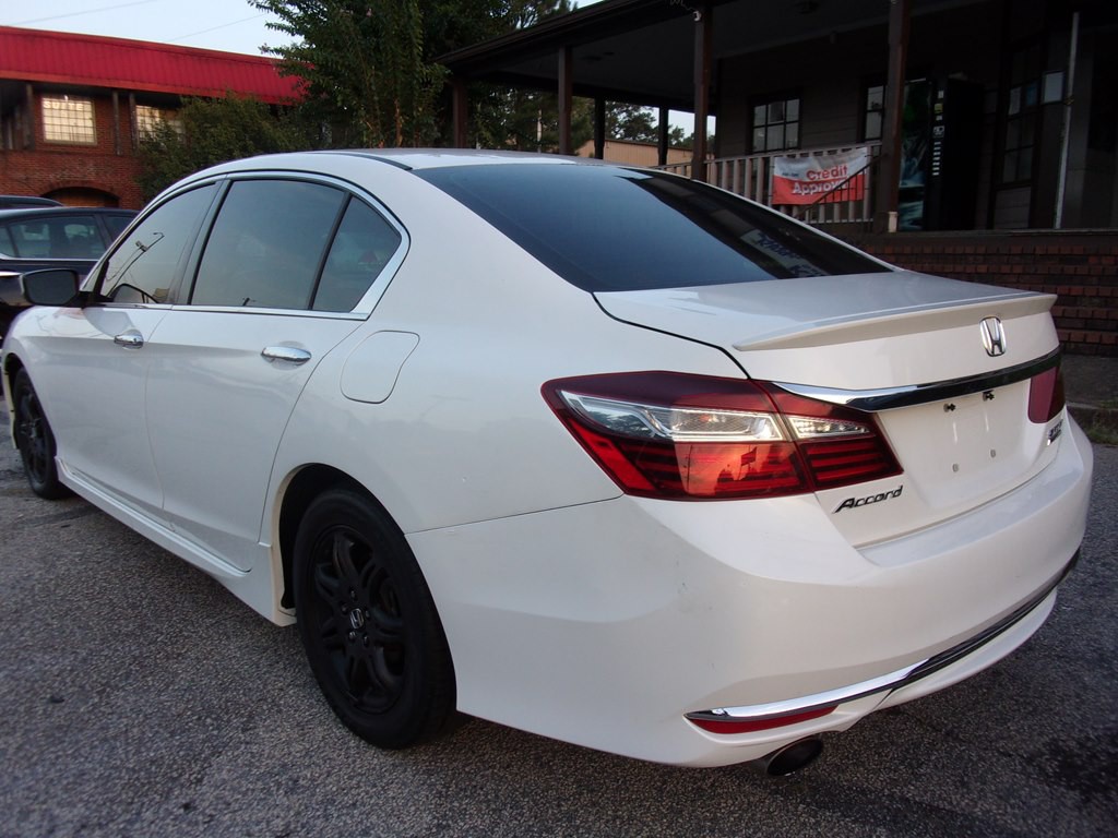 2017 Honda Accord Image 5