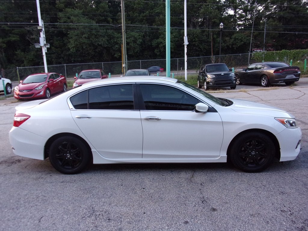 2017 Honda Accord Image 8