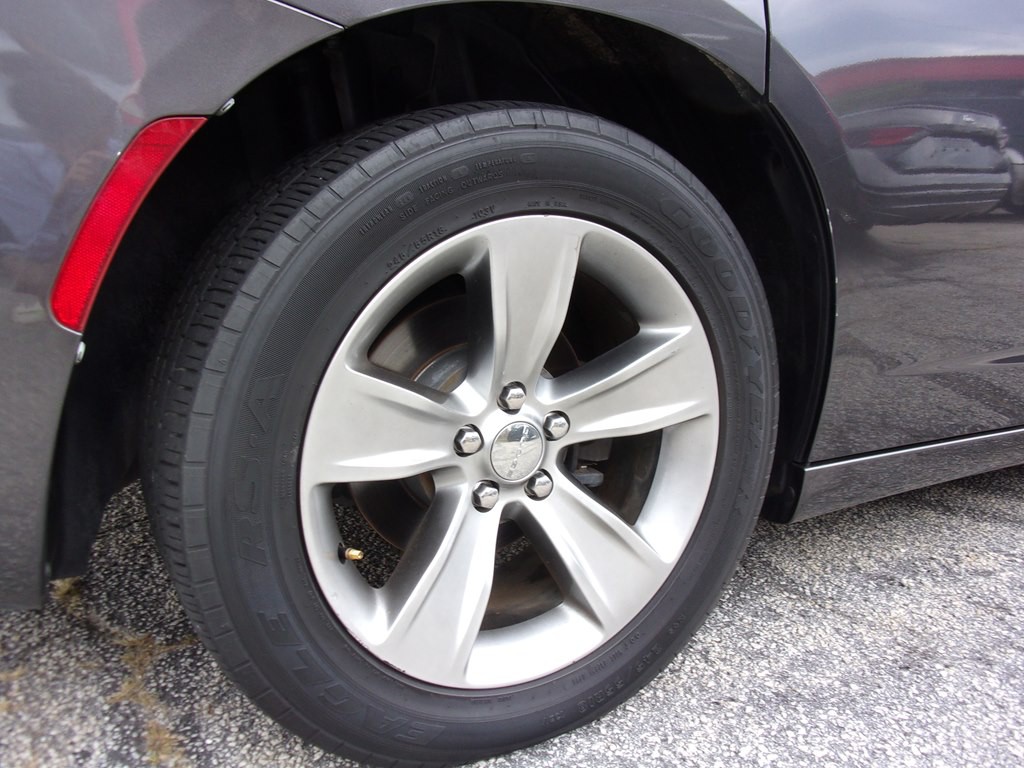 2015 Dodge Charger Image 17