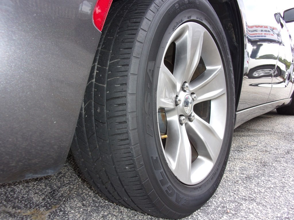 2015 Dodge Charger Image 18