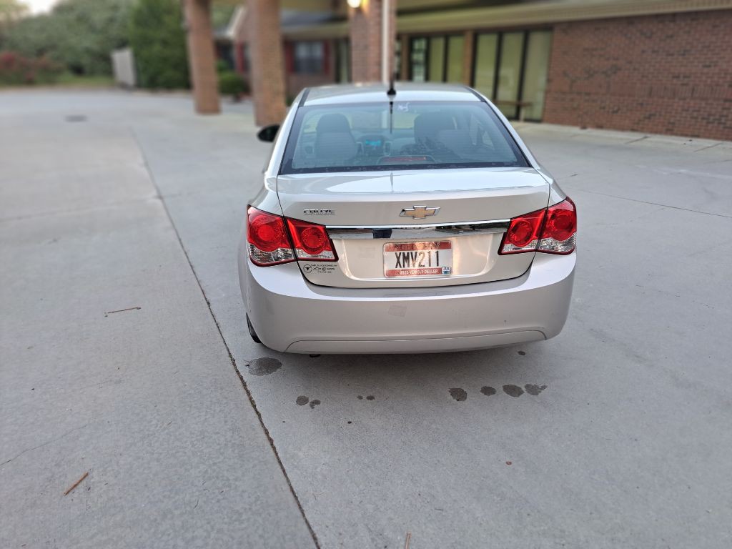 2013 Chevrolet Cruze Image 2