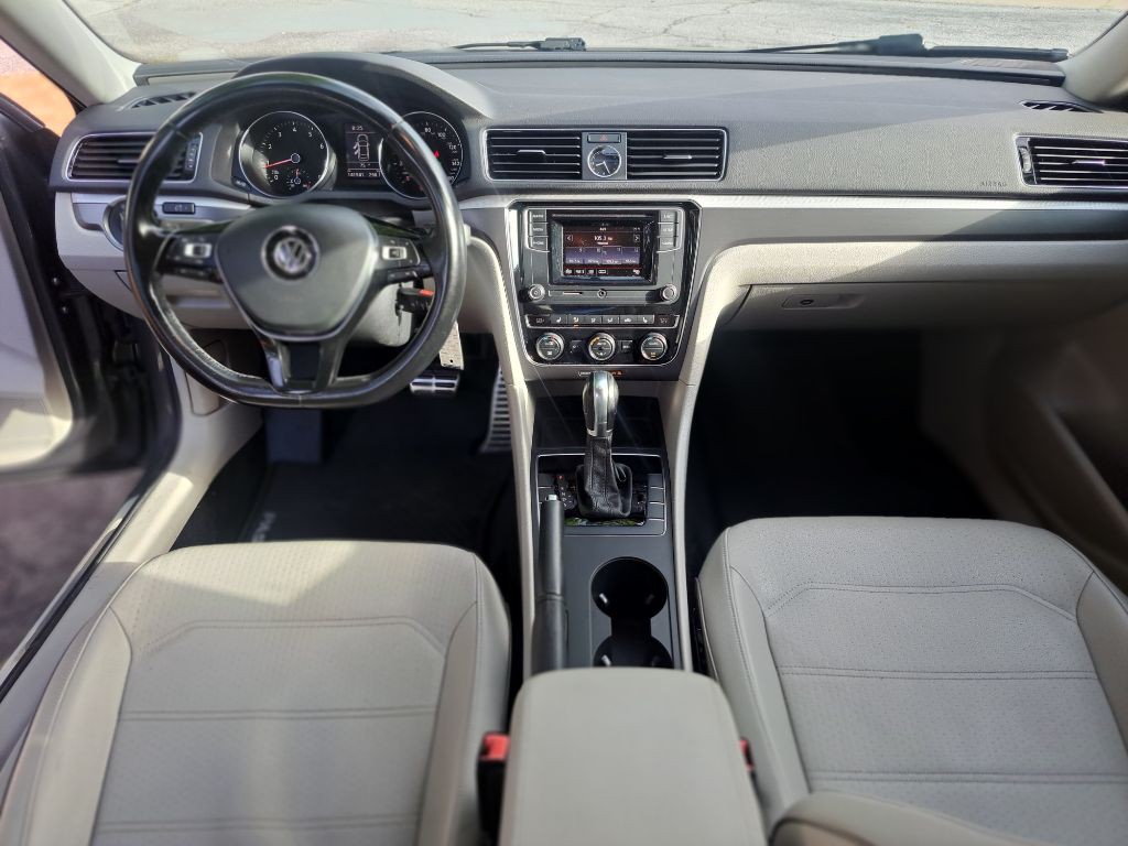 2016 Volkswagen Passat Image 18