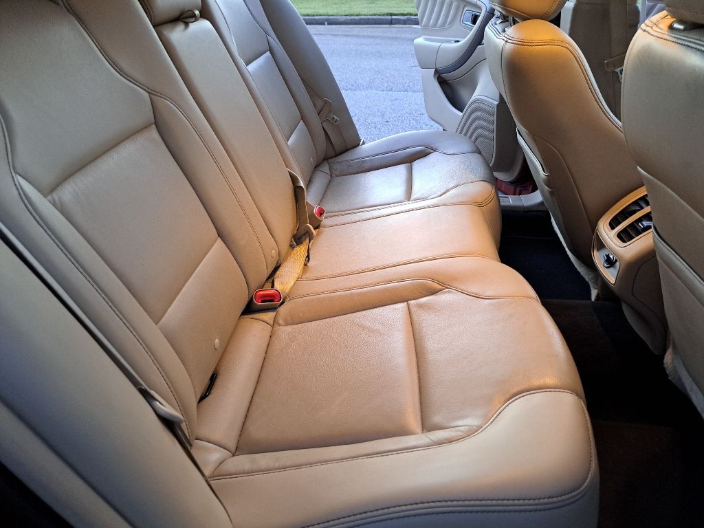 2016 Ford Taurus Image 11