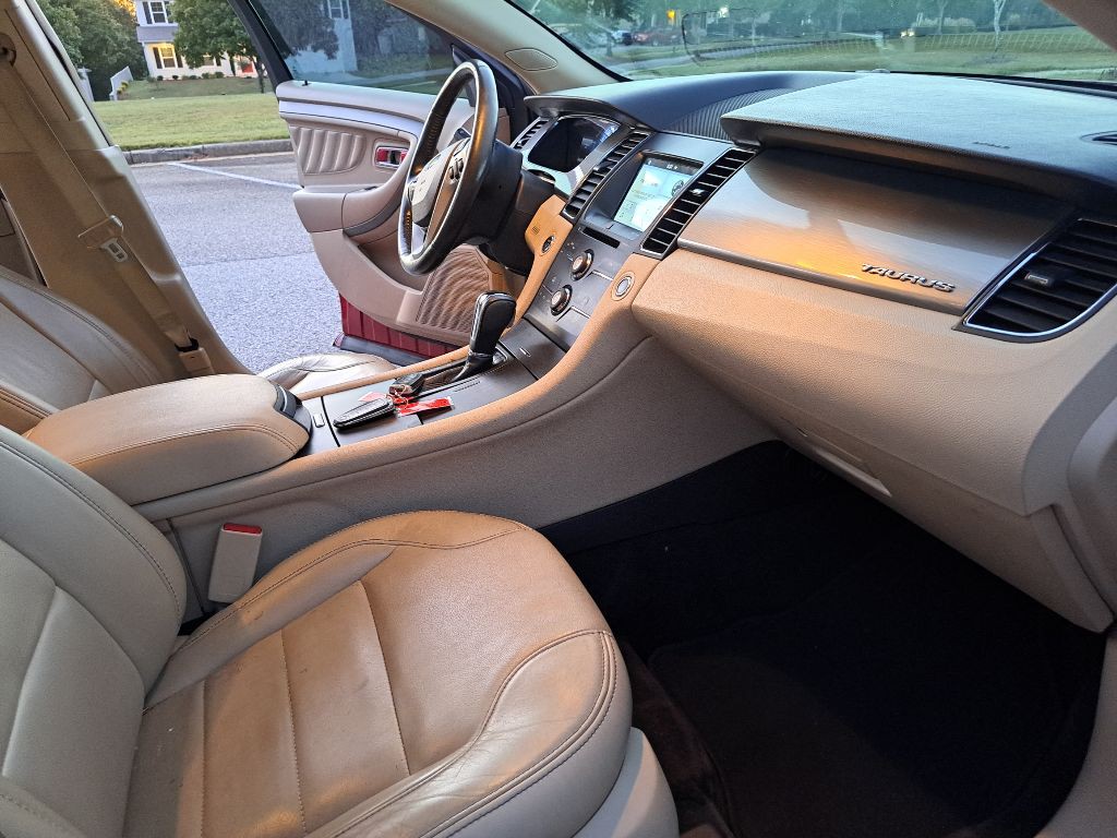 2016 Ford Taurus Image 12