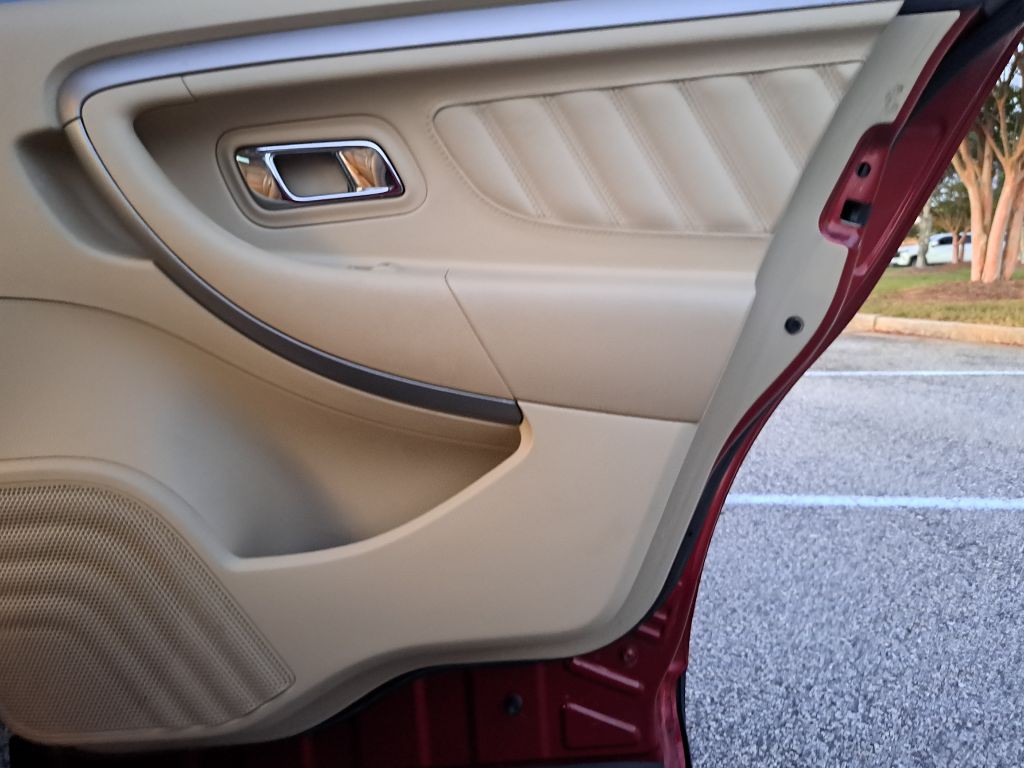 2016 Ford Taurus Image 22