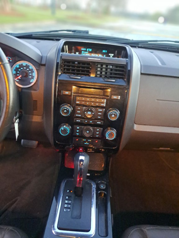 2010 Ford Escape Image 32