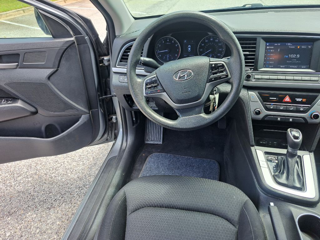 2018 Hyundai Elantra Image 15