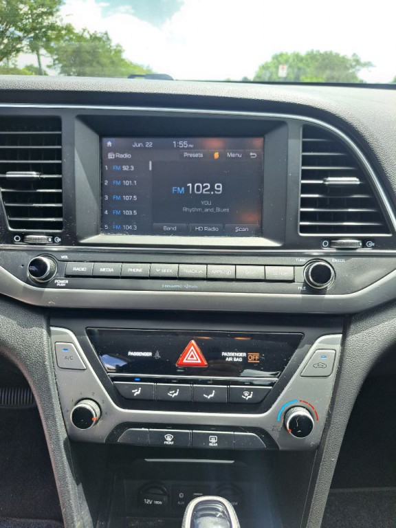 2018 Hyundai Elantra Image 18