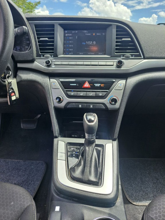 2018 Hyundai Elantra Image 20