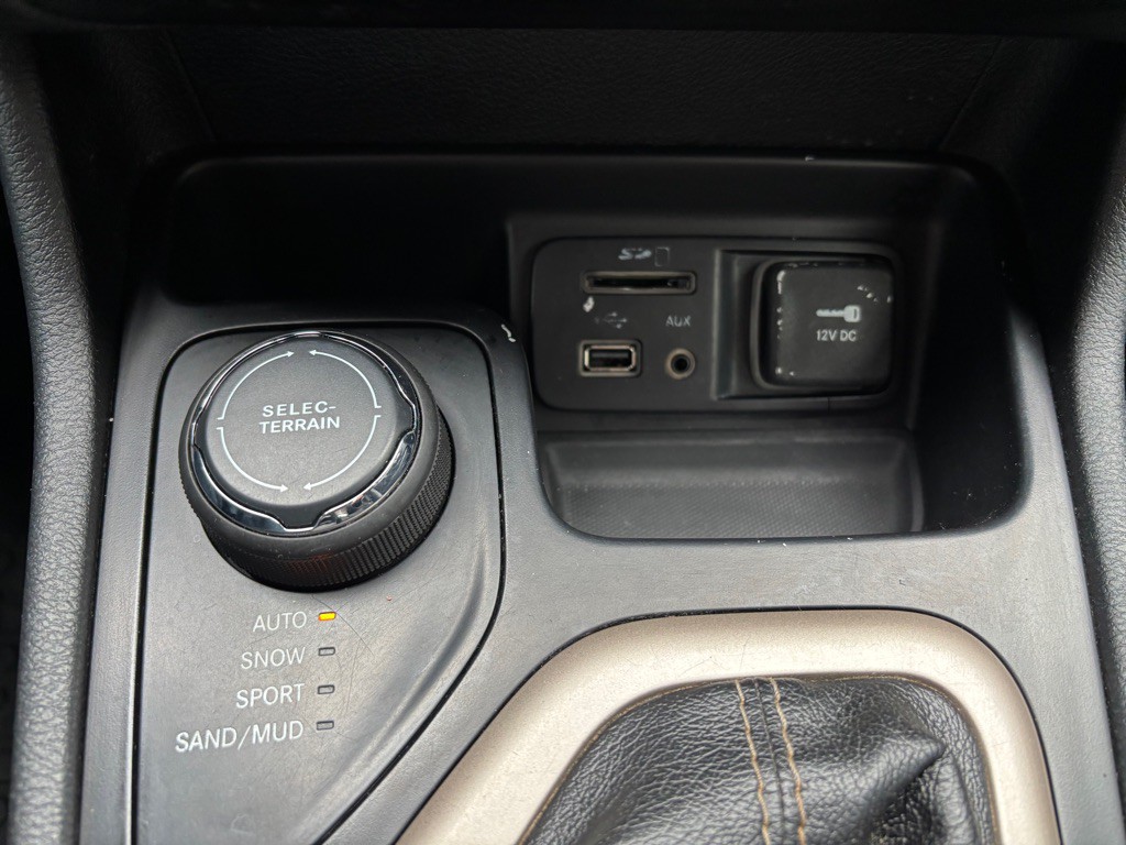 2015 Jeep Cherokee Image 19