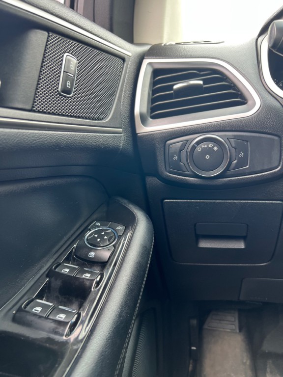 2015 Ford Edge Image 24