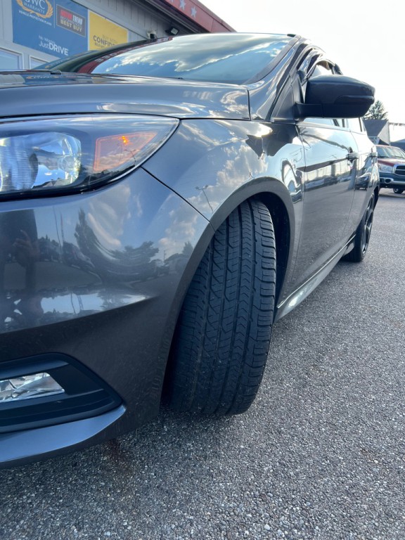 2016 Ford Focus Image 17