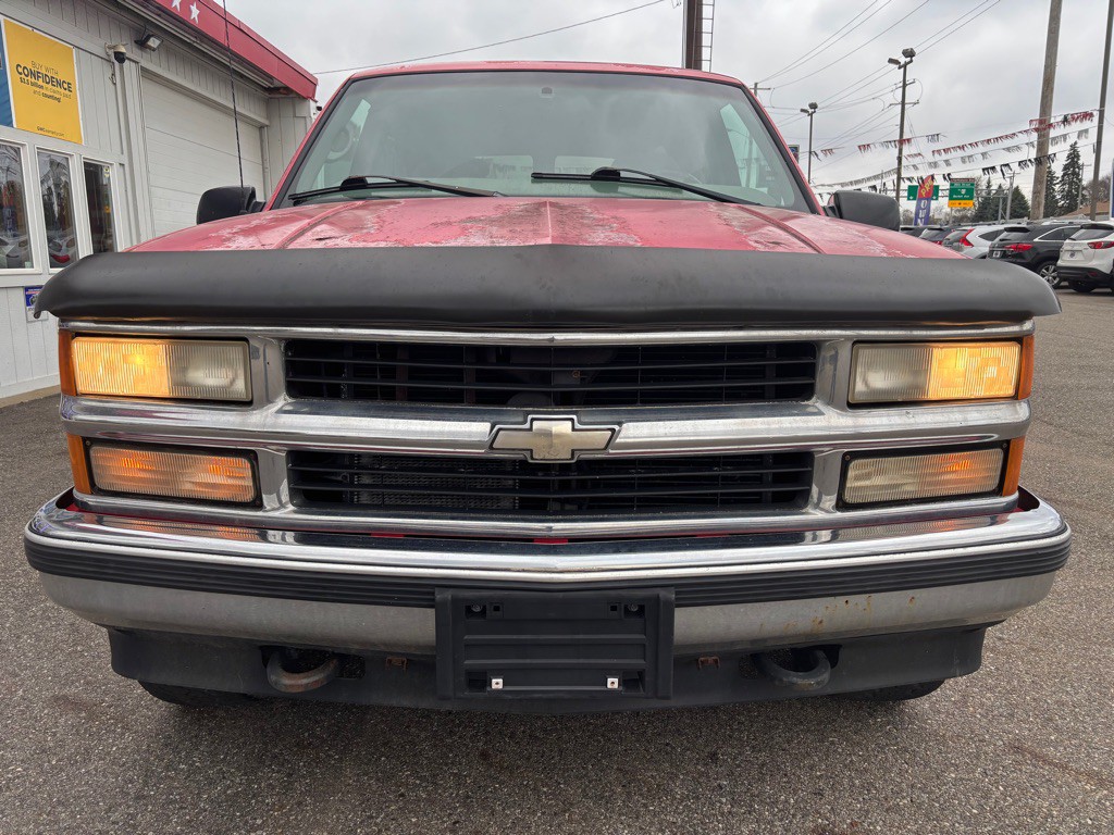 1999 Chevrolet Tahoe Image 2