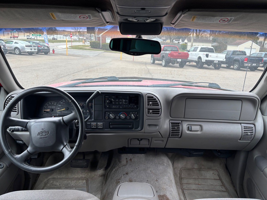 1999 Chevrolet Tahoe Image 10