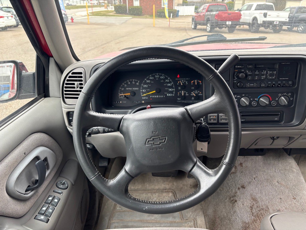 1999 Chevrolet Tahoe Image 11