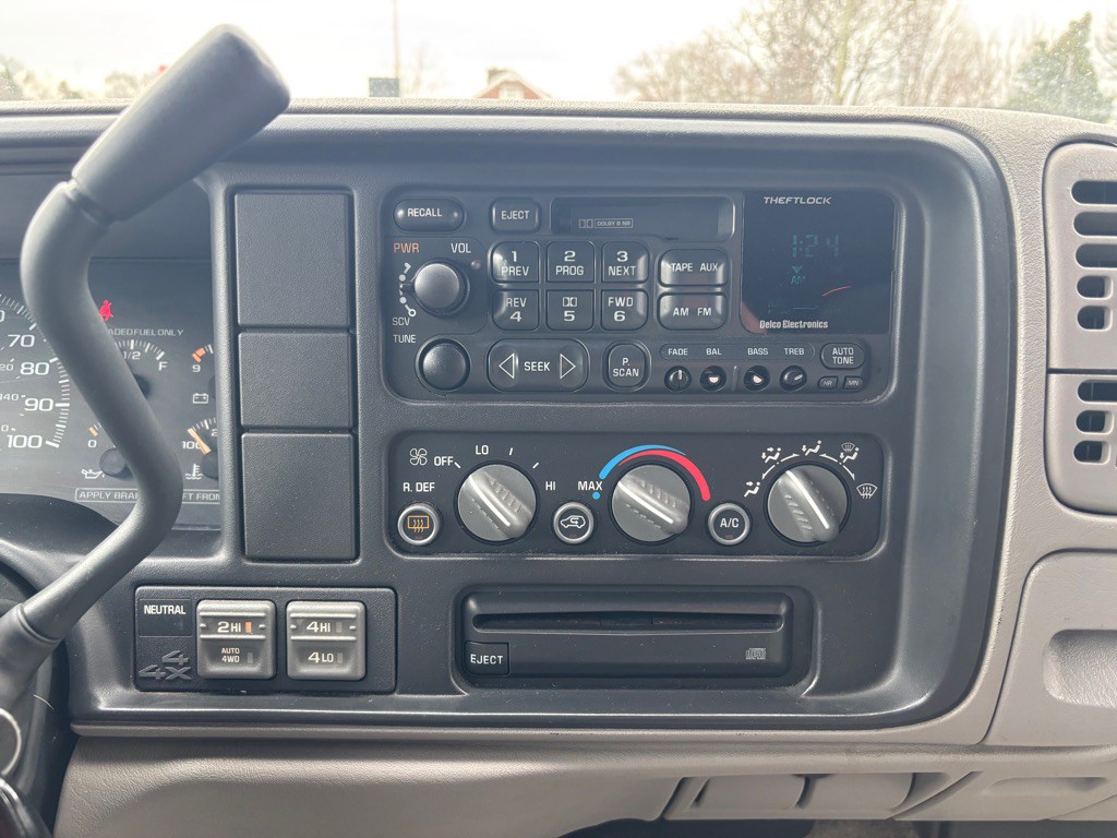 1999 Chevrolet Tahoe Image 13