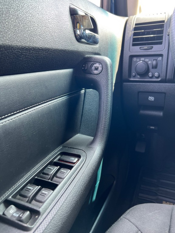 2006 HUMMER H3 Image 20