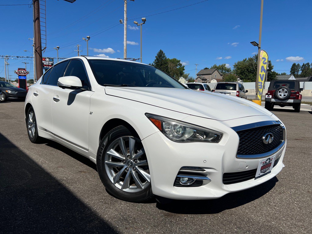 2015 INFINITI Q50 Image 3
