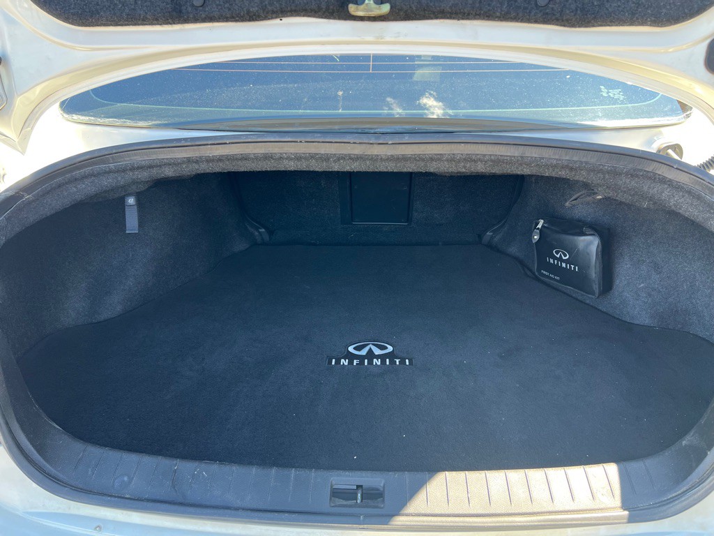2015 INFINITI Q50 Image 9