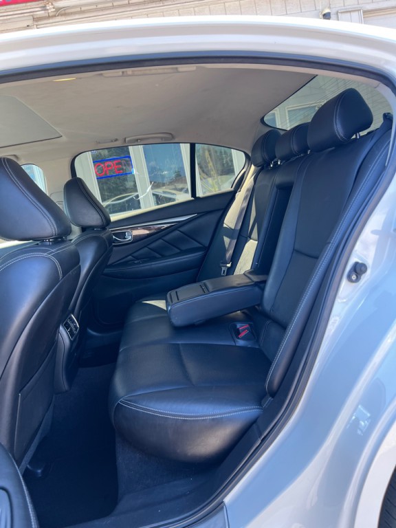 2015 INFINITI Q50 Image 10