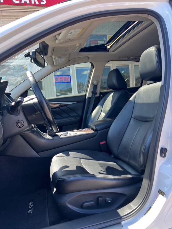 2015 INFINITI Q50 Image 11