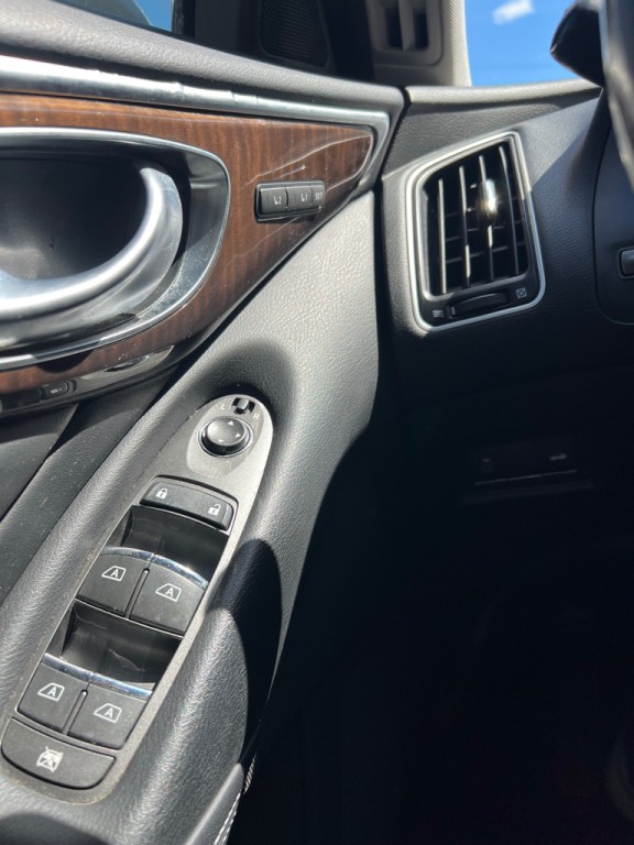 2015 INFINITI Q50 Image 21