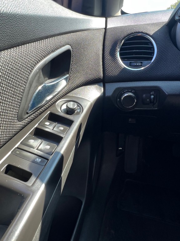 2016 Chevrolet Cruze Image 17