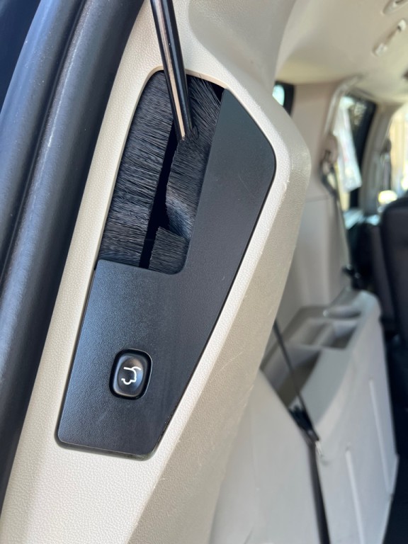 2014 Chrysler Town & Country Image 11