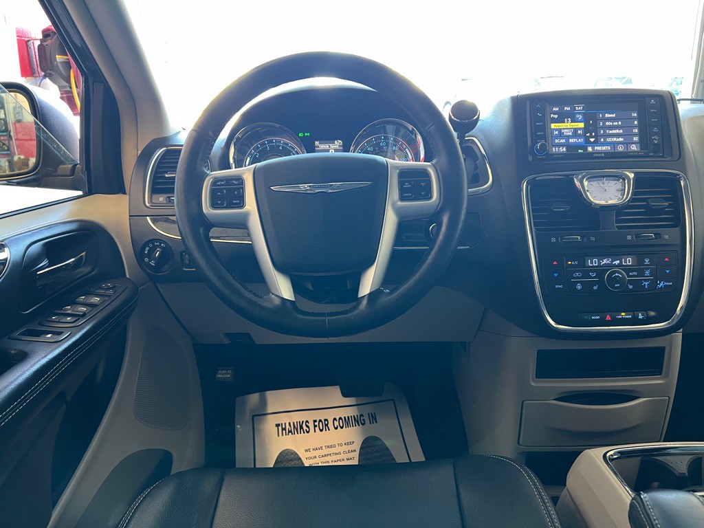 2014 Chrysler Town & Country Image 20