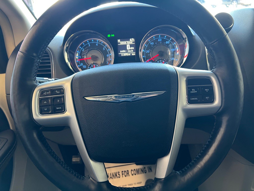 2014 Chrysler Town & Country Image 21
