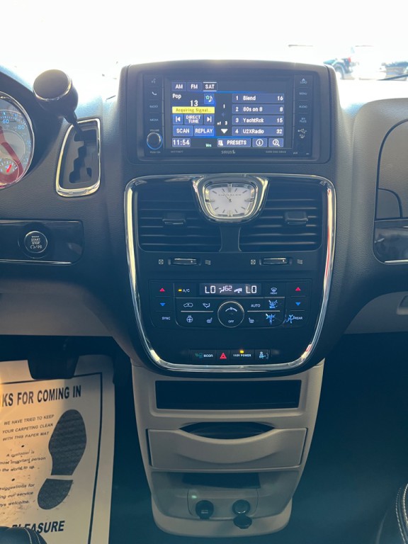 2014 Chrysler Town & Country Image 24