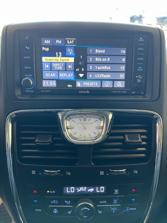 2014 Chrysler Town & Country Image 26