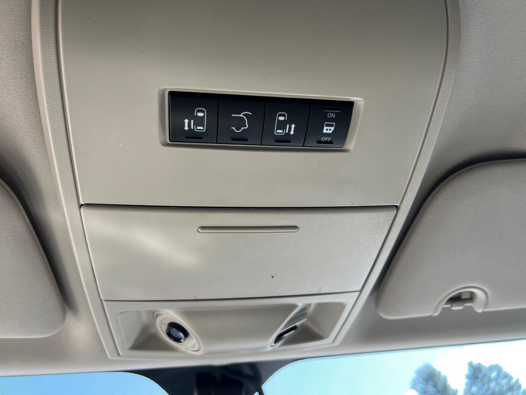 2014 Chrysler Town & Country Image 29