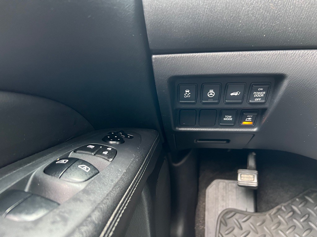 2013 Nissan Pathfinder Image 24