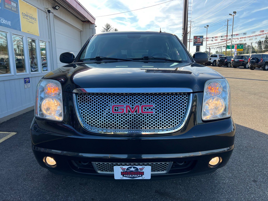 2012 GMC Yukon Image 2