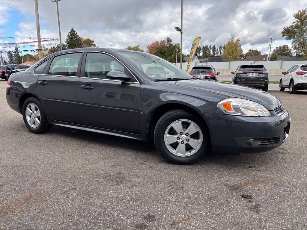 2010 Chevrolet Impala Image 2