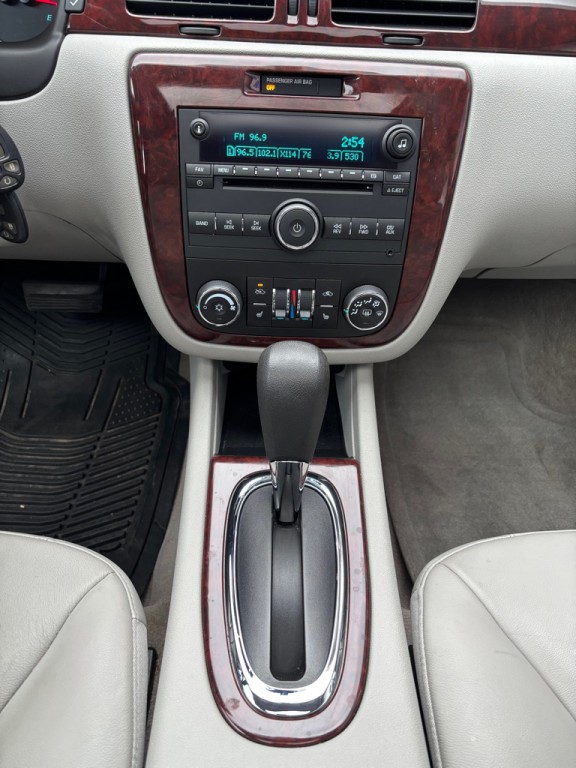 2010 Chevrolet Impala Image 12