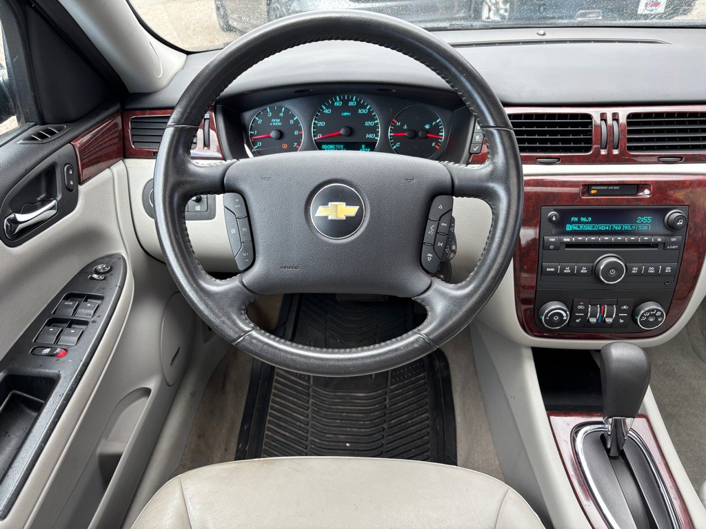 2010 Chevrolet Impala Image 14