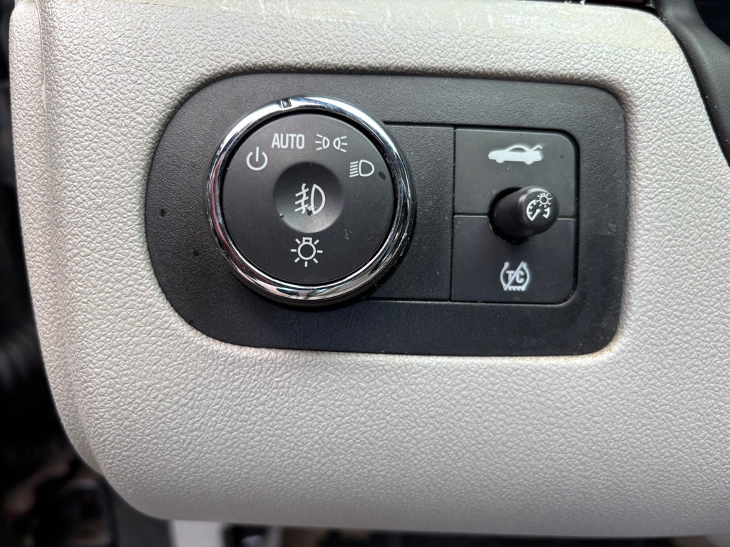 2010 Chevrolet Impala Image 17