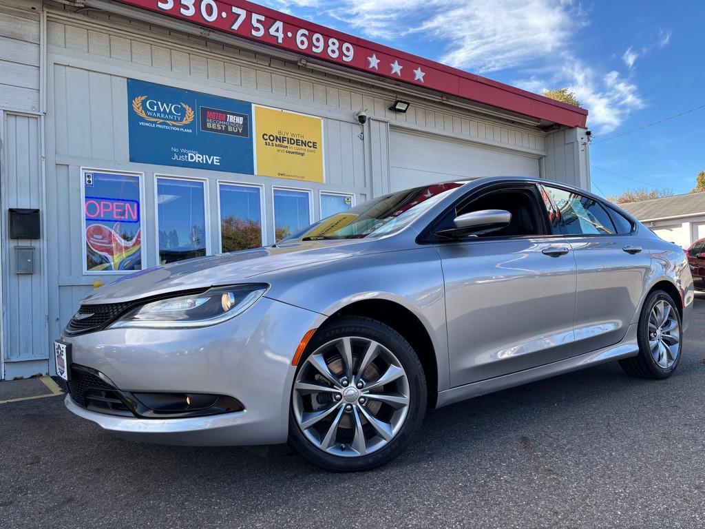 2016 Chrysler 200 Image 1