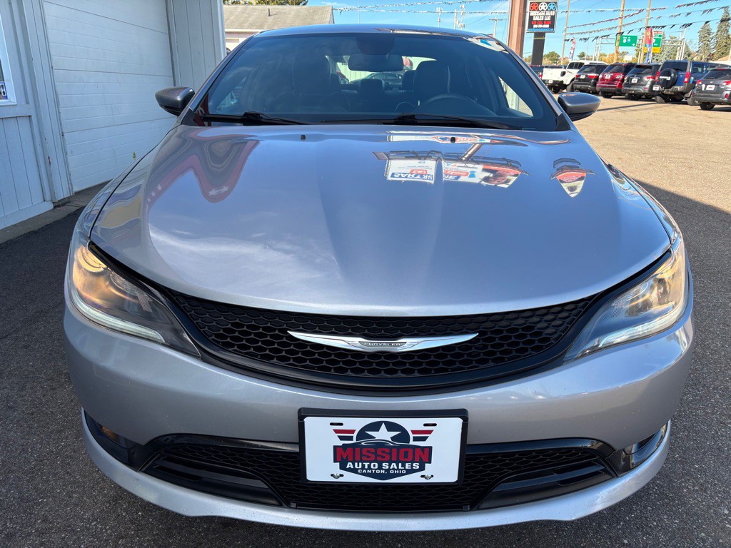 2016 Chrysler 200 Image 2