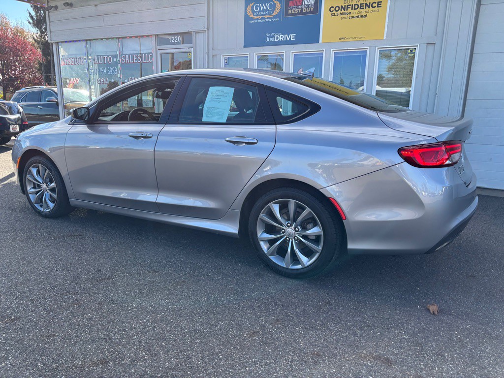 2016 Chrysler 200 Image 4