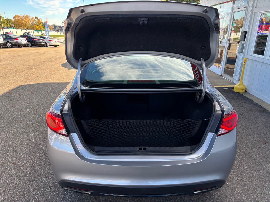 2016 Chrysler 200 Image 7