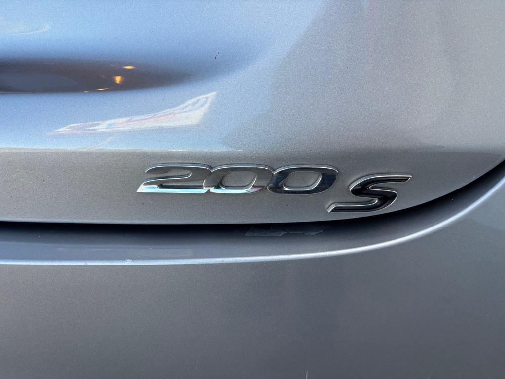 2016 Chrysler 200 Image 17