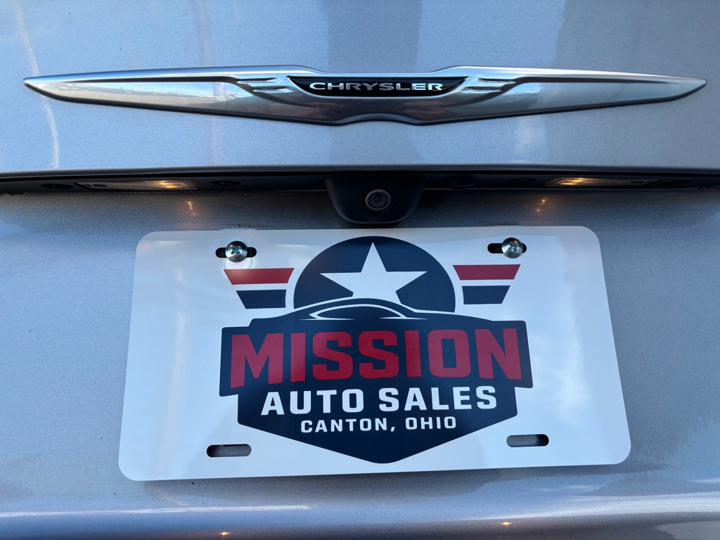 2016 Chrysler 200 Image 18