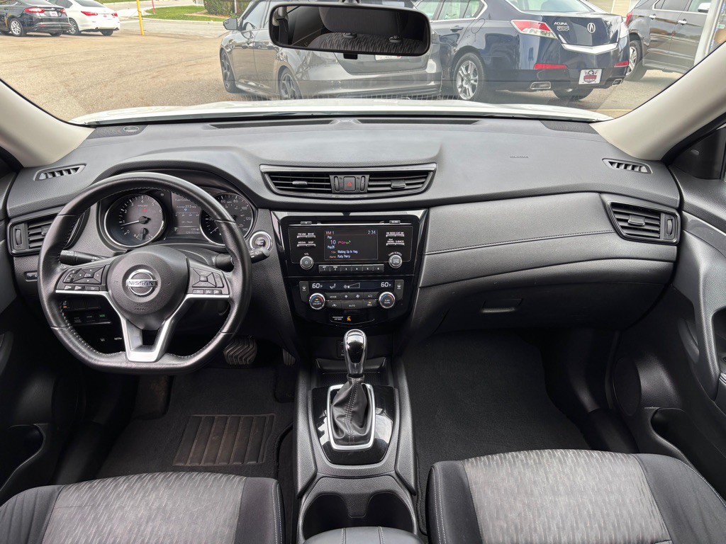 2017 Nissan Rogue Image 11